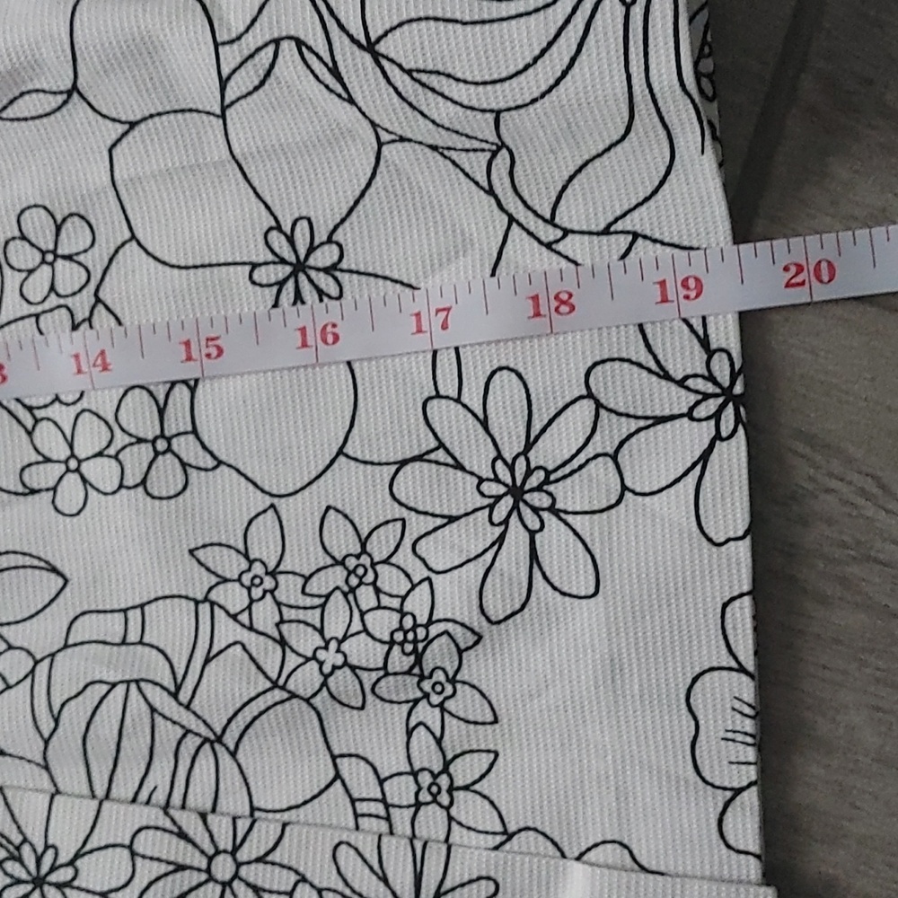 Women's Size 16 Versailles White Mini Skirt With Black Outlined Flowers Y2K - Picture 12 of 12